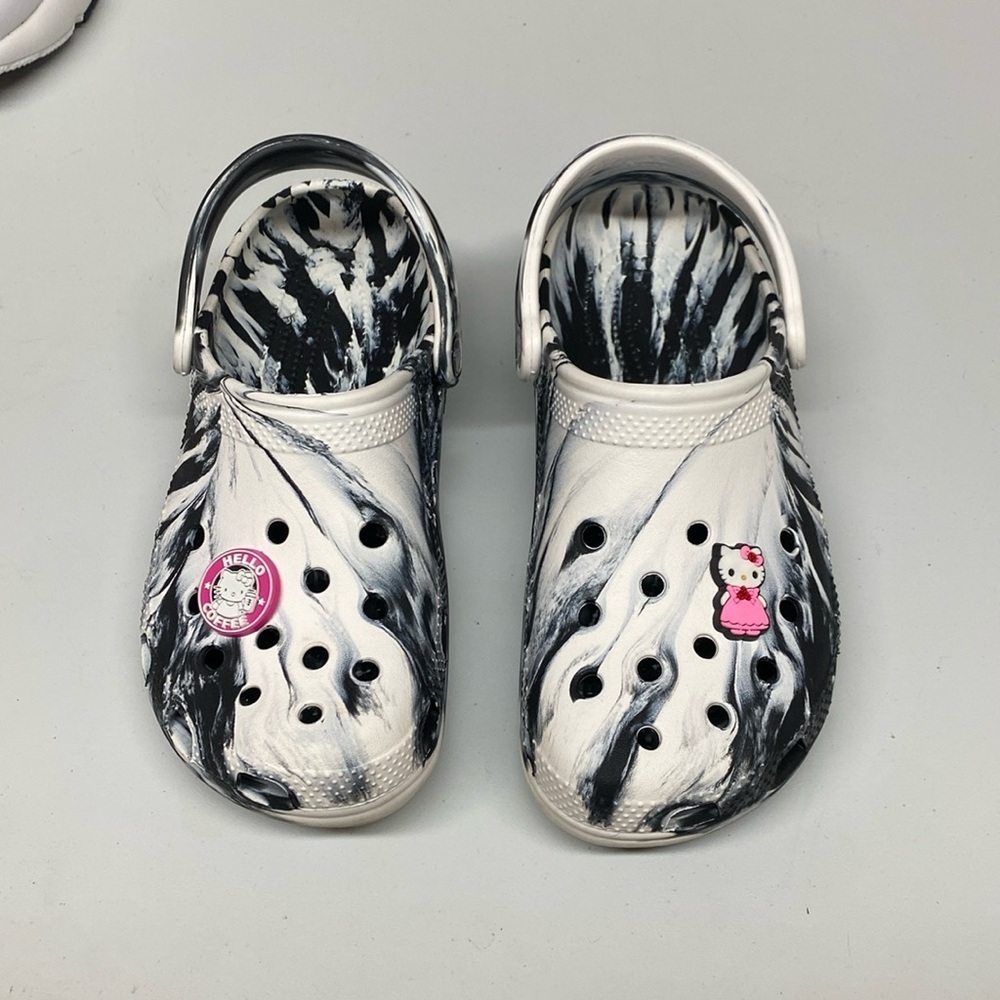 Crocs Classic Marbled Clog With Hello Kitty Jibbitz